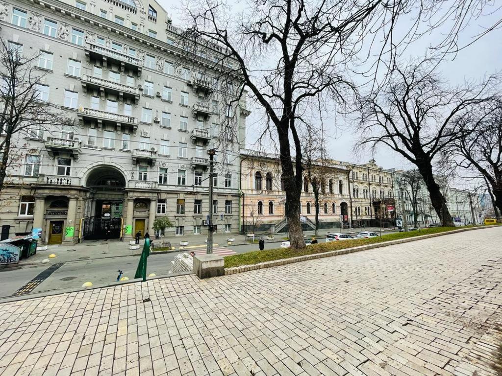 Amazing Tara'S Shevchenko Square Apartment Kyiv Exterior photo