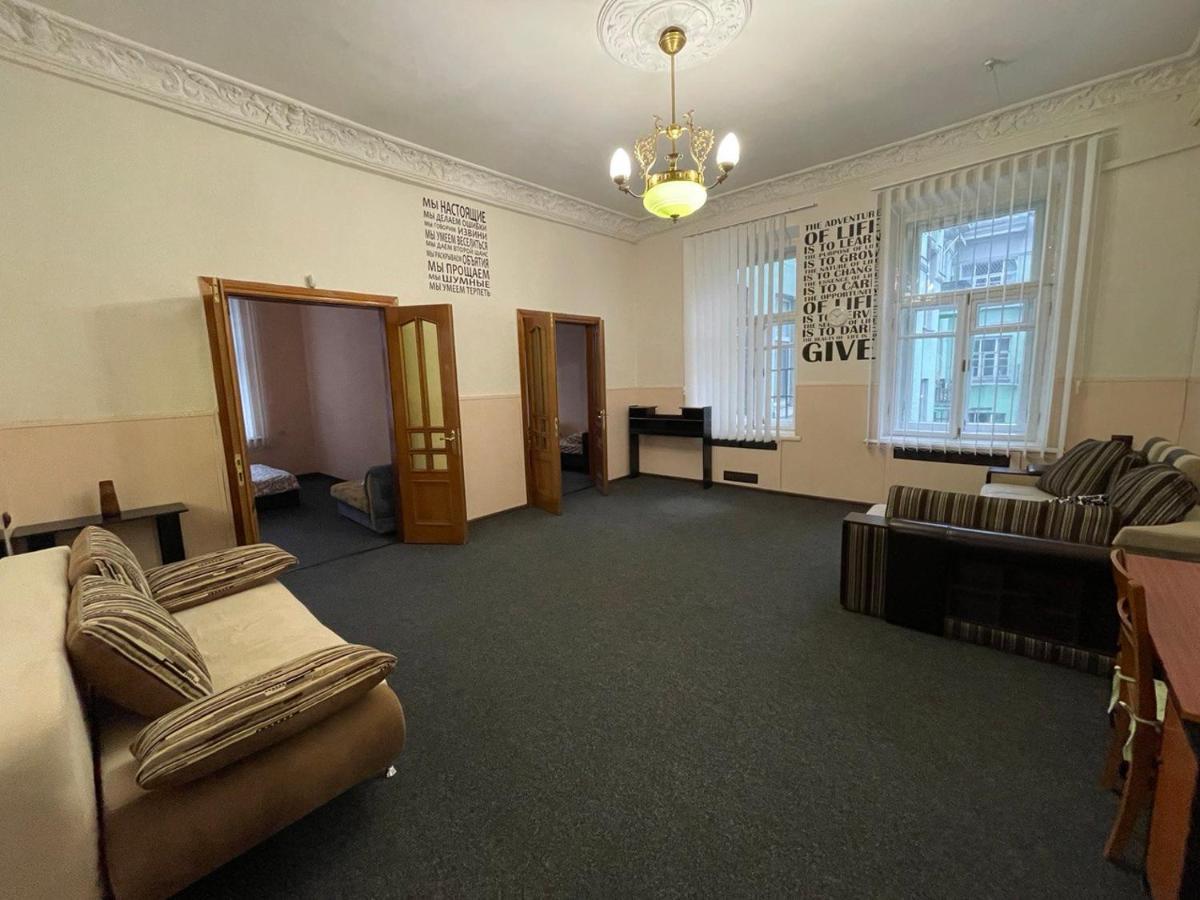 Amazing Tara'S Shevchenko Square Apartment Kyiv Exterior photo