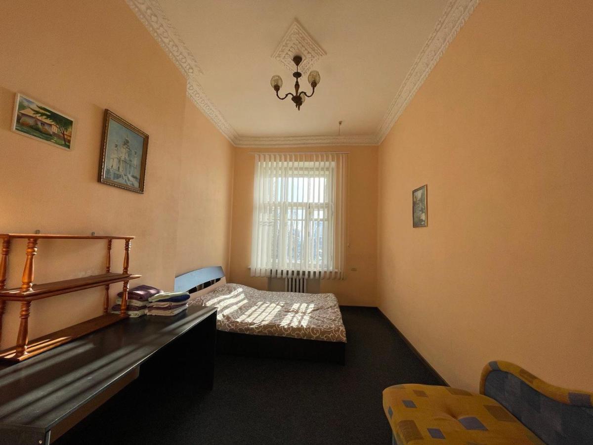 Amazing Tara'S Shevchenko Square Apartment Kyiv Exterior photo